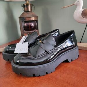 Zara NWT Black Patent Lug Sole Loafers Size 9 Airfit Vegan Leather Shoes